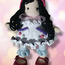 Mi proyecto del curso: Elaboración de muñecas amigurumi románticas. Un proyecto de Artesanía, Diseño de juguetes, Tejido, Crochet, Amigurumi y Diseño textil de Alejandra González - 17.08.2023