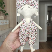 Mi proyecto del curso: Muñecos de tela: diseño, costura y creación de contenido. Un projet de Artisanat, Conception de jouets, Réseaux sociaux, Photographie smartphone, Photographie de produits, Couture, Photographie pour Instagram , et Confection de patrons et vêtements de Elsa López Fernández - 20.08.2023