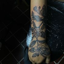 Mi proyecto del curso: Tatuaje botánico con puntillismo. Ilustração tradicional, Desenho de tatuagens e Ilustração botânica projeto de Jonathan Cabrera - 11.02.2023