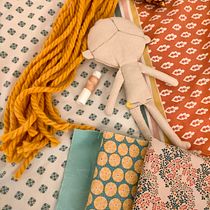 Mi proyecto del curso: Muñecos de tela: diseño, costura y creación de contenido. Un projet de Artisanat, Conception de jouets, Réseaux sociaux, Photographie smartphone, Photographie de produits, Couture, Photographie pour Instagram , et Confection de patrons et vêtements de Arantxa Samper Quijano - 23.08.2023