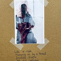 My project for course: Visual Poetry Diary: tell stories with photos and verses. Un proyecto de Fotografía de retrato, Fotografía digital, Fotografía artística, Fotografía Lifest, le, Autorretrato Fotográfico e Ilustración tradicional de milla_g - 23.08.2023