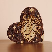 Meu projeto do curso: Introdução à pirografia: técnicas de ilustração em madeira. Projekt z dziedziny Trad, c, jna ilustracja, Craft i DIY użytkownika iaramarinho - 24.08.2023
