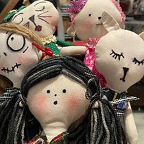 Mi proyecto del curso: Muñecos de tela: diseño, costura y creación de contenido. Un projet de Conception de jouets, Réseaux sociaux, Photographie smartphone, Photographie de produits, Couture, Photographie pour Instagram, Confection de patrons et vêtements , et Artisanat de Mildred Lorenzo Caro - 25.08.2023