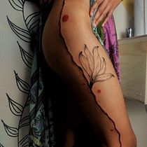 Meu projeto do curso: Tatuagem botânica com pontilhismo. Ilustração tradicional, Desenho de tatuagens, Ilustração botânica, e Design projeto de georgiafernandadias16 - 03.09.2023