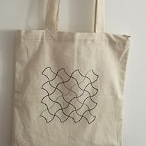 Bordado japonés sashiko en cuadros , tote bags y bolsitas. Un projet de Broderie, Art textile, DIY, Upc, cling , et Design textile de Eulle & Chiche - 03.09.2023