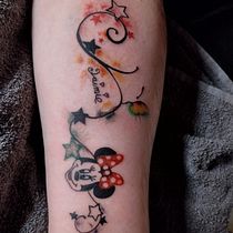 Mein Abschlussprojekt für den Kurs: Gestalten und Tätowieren von naturverbundenen Motiven. Traditional illustration, Drawing, Tattoo Design, Botanical Illustration, and Naturalistic Illustration project by nadjakruse - 09.07.2023