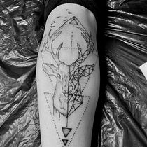 Mein Abschlussprojekt für den Kurs: Botanisches Tattoo mit Pointillismus. Ilustração tradicional, Desenho de tatuagens e Ilustração botânica projeto de nadjakruse - 14.06.2023