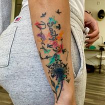 Tatuaje estilo acuarela. Un projet de Illustration traditionnelle, Peinture, Aquarelle , et Conception de tatouage de Diana Jaramillo A - 11.09.2023