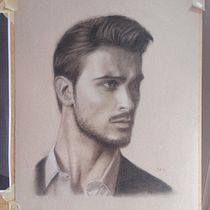 Mi proyecto del curso: Retrato realista al carboncillo. Ilustração tradicional, Artes plásticas, Desenho, Desenho de retrato, e Desenho realista projeto de Eva - 11.09.2023