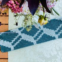 Mein Abschlussprojekt für den Kurs: Häkelmuster entwerfen: Finde deinen eigenen Stil. Un progetto di Design di accessori, Pattern design, Fiber Art, DIY, Uncinetto e Textile Design di jasminsipahi - 11.09.2023