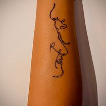 Mon projet du cours : Tatouage fine line : la subtilité du trait. Un projet de Illustration traditionnelle, Dessin , et Conception de tatouage de Maxime Picot - 03.09.2023