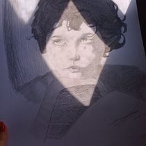Mi proyecto del curso: Retrato realista con lápiz de grafito. Un progetto di Illustrazione tradizionale, Belle arti, Bozzetti, Disegno a matita, Disegno, Disegno di ritratti, Disegno realistico, Disegno artistico e Disegno anatomico di Erica Elias - 14.09.2023