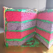 My project for course: Cake Design: Modern Decorating Techniques. Un progetto di Design e DIY di Rosaline Kamara - 10.09.2023
