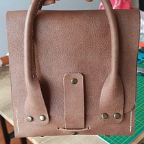 Mi proyecto del curso: Creación de bolsos de cuero artesanales para principiantes. Design, Accessor, Design, Arts, Crafts, and Sewing project by lauraysegura - 09.17.2023
