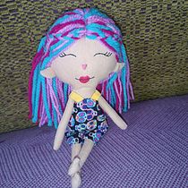 Mi proyecto del curso: Muñecos de tela: diseño, costura y creación de contenido. Un projet de Artisanat, Conception de jouets, Réseaux sociaux, Photographie smartphone, Photographie de produits, Couture, Photographie pour Instagram , et Confection de patrons et vêtements de Esther Amorós - 20.09.2023