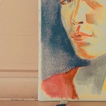 My project for course: Expressive Portrait Drawing with Soft Pastels. Un projet de Illustration traditionnelle, Beaux Arts, Dessin, Dessin de portrait , et Dessin artistique de Jutta Török - 15.09.2023