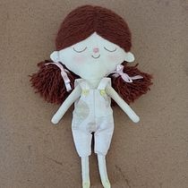 Meu projeto do curso: Bonecas de pano: design, costura e criação de conteúdo. Un projet de Artisanat, Réseaux sociaux, Photographie smartphone, Photographie de produits, Couture, Photographie pour Instagram , et Confection de patrons et vêtements de Natália Santiago - 15.09.2023