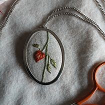 Il mio progetto del corso: Ricamo in miniatura: crea gioielli ricamati. Un projet de Design de bijoux, Broderie , et Design textile de Valentina Pizzato - 22.09.2023