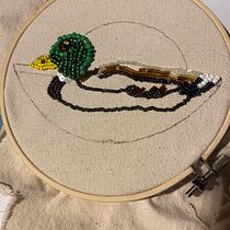 My project for course: Beaded Embroidery Portraits. Een project van Ontwerp van accessoires, Borduurwerk,  Interieurdecoratie y Textielontwerp van Rebecca Ruff - 26.09.2023