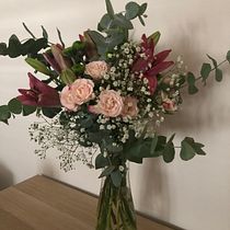 Mi proyecto del curso: Creación de ramos de flores desde cero. Interior Design, L, scape Architecture, Decoration, DIY, Floral, and Plant Design project by arismendirosmery - 09.27.2023