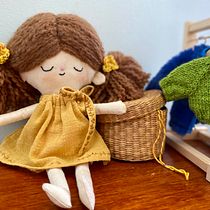 Mi proyecto del curso: Muñecos de tela: diseño, costura y creación de contenido. Un projet de Artisanat, Conception de jouets, Réseaux sociaux, Photographie smartphone, Photographie de produits, Couture, Photographie pour Instagram , et Confection de patrons et vêtements de Maria Rivero - 27.09.2023