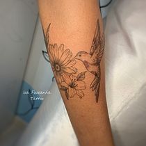 Meu projeto do curso: Tatuagem botânica com pontilhismo. Ilustração tradicional, Desenho de tatuagens e Ilustração botânica projeto de Isabelle Pessanha - 02.09.2023
