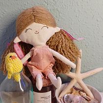 Mi proyecto del curso: Muñecos de tela: diseño, costura y creación de contenido. Un projet de Artisanat, Conception de jouets, Réseaux sociaux, Photographie smartphone, Photographie de produits, Couture, Photographie pour Instagram , et Confection de patrons et vêtements de amagarmor - 29.09.2023