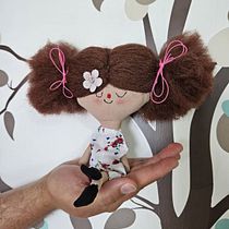 Mi proyecto del curso: Muñecos de tela: Ella se llama "Inspiración". Un projet de Artisanat, Réseaux sociaux, Photographie de produits, Couture, Photographie pour Instagram , et Confection de patrons et vêtements de Karen Vaquiro - 29.09.2023