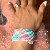 Mi proyecto del curso: Diseño y creación de joyería con mostacillas. Accessor, Design, Arts, Crafts, Jewelr, Design, and Fiber Arts project by Alejandra Severino - 09.26.2023