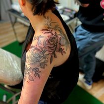 Mein Abschlussprojekt für den Kurs: Botanisches Tattoo mit Pointillismus. Ilustração tradicional, Desenho de tatuagens e Ilustração botânica projeto de eudoxia - 05.10.2023