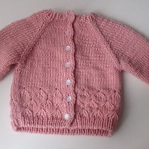Meu projeto do curso: Tricô para roupas infantis com raglan top-down. Design de moda, Tecido, Tricô, e Design têxtil projeto de mairalucena - 06.10.2023