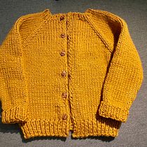 Mi proyecto del curso: Tejido de prendas infantiles con raglán top down. Un proyecto de Diseño de moda, Tejido, Tejido de punto y Diseño textil de georginaclark731 - 08.10.2023