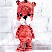 Mi proyecto del curso: Diseño de amigurumis: crea personajes de crochet. Arts, Crafts, Fiber Arts, Art To, s, Creating with Kids, Crochet, and Amigurumi project by Carla Ebert - 10.09.2023