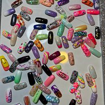 Mi proyecto del curso: Introducción al nail art. Un proyecto de Diseño, Ilustración tradicional, Pintura, Pattern Design y Pintura decorativa de Fer Nanda - 11.10.2023