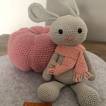 My project for course: Amigurumi Design and Creation. Un projet de Artisanat, Conception de jouets, Art textile, DIY, Crochet, Amigurumi , et Design textile de Laura Crawford - 12.10.2023