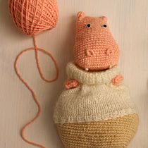 Hippo 2D. Accessor, Design, Arts, Crafts, Fiber Arts, Crochet, and Textile Design project by queeuee - 10.11.2023