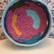 Mi proyecto del curso: Cestería para principiantes: la técnica de espiral. Un projet de Création d'accessoires, Artisanat, St, lisme, Art textile , et Design textile de Miriam José Alonso Conde - 20.09.2023