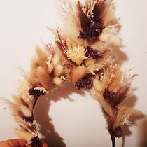 Mon projet du cours : Coiffe florale : créez votre accessoire avec des fleurs. Accessor, Design, Fashion Design, DIY, Floral, and Plant Design project by charliehesse - 10.19.2023