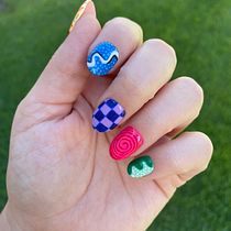 My First Nails for Introduction to Nail Art. Design, Ilustração tradicional, Pintura, Pattern Design, e Pintura decorativa projeto de Mary Shaak - 19.10.2023