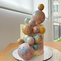 My project for course: Cake Design: Modern Decorating Techniques. Un progetto di Design e DIY di Lydia Almohalla - 20.10.2023