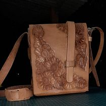 Mi proyecto del curso: Creación de bolsos de cuero artesanales para principiantes. Accessor, Design, Arts, Crafts, Sewing, and Product Design project by juandavolopez11 - 10.21.2023