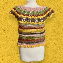Mi proyecto del curso: Técnicas de crochet para crear prendas coloridas: Chaleco de otoño. Fashion Design, Fiber Arts, DIY, Crochet, and Textile Design project by Ana Rodriguez Caballero - 10.22.2023