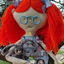 Meu projeto do curso: Bonecas de pano: design, costura e criação de conteúdo. Un projet de Artisanat, Conception de jouets, Réseaux sociaux, Photographie smartphone, Photographie de produits, Couture, Photographie pour Instagram , et Confection de patrons et vêtements de Silvia Lhullier - 26.10.2023