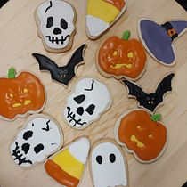 My project for course: Cookie Decoration with Royal Icing for Beginners. Design, Painting, and DIY project by Rihab Abou Ghaida - 10.27.2023