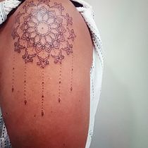 Meu projeto do curso: Tatuagem fine line: a sutileza da linha. Un projet de Illustration traditionnelle, Dessin , et Conception de tatouage de Laura Andrade de Oliveira - 30.10.2023