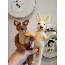 Meu projeto do curso: Feltragem com agulha: criação de personagens com lã e agulha. Artesanato, Design de brinquedos, Feltragem com agulha, e Design têxtil projeto de Victoria Araújo - 08.11.2023