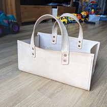 My project for course: Create Custom Hand-Sewn Leather Bags. Un projet de Création d'accessoires, Artisanat, St, lisme , et Couture de ottjes - 30.10.2023