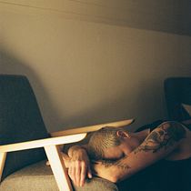 Mein Abschlussprojekt für den Kurs: Fine Art-Fotografie: Intime Selbstporträts auf Analogfilm. Photograph, Fine-Art Photograph, Film Photograph, and Self-Portrait Photograph project by Nicole Schaad - 11.09.2023