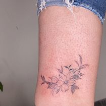 Mi proyecto del curso: Tatuaje fine line: la sutileza de la línea. Un projet de Illustration traditionnelle, Dessin , et Conception de tatouage de Tatiana Tosello - 01.11.2023
