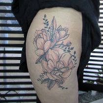 Meu projeto do curso: Tatuagem botânica com pontilhismo. Ilustração tradicional, Desenho de tatuagens e Ilustração botânica projeto de Carolina Alves Cabral - 01.11.2023